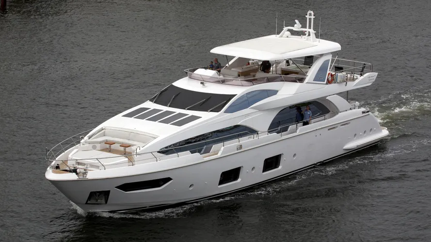 ironman-yacht-exterior