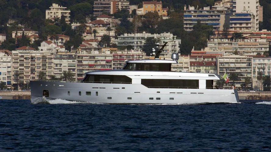 aleica-yacht-exterior