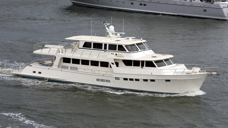 miss b haven motoryacht marlow 97 30m 2014 half profile