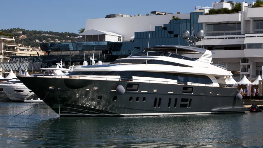 m-and-as-yacht-exterior