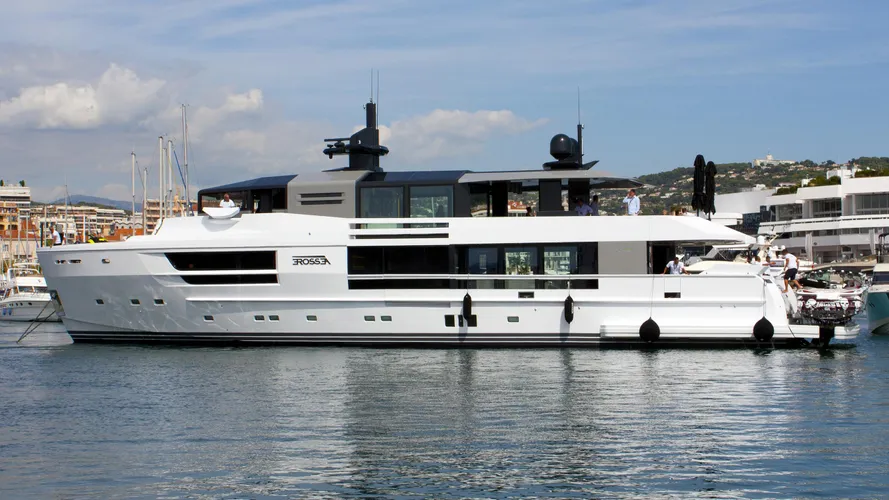 erossea-yacht-exterior
