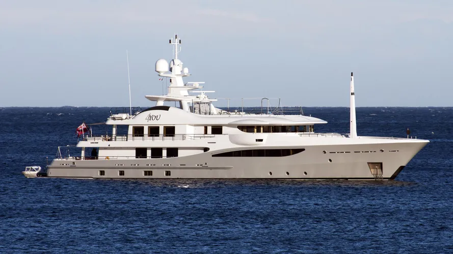 4you-yacht-exterior