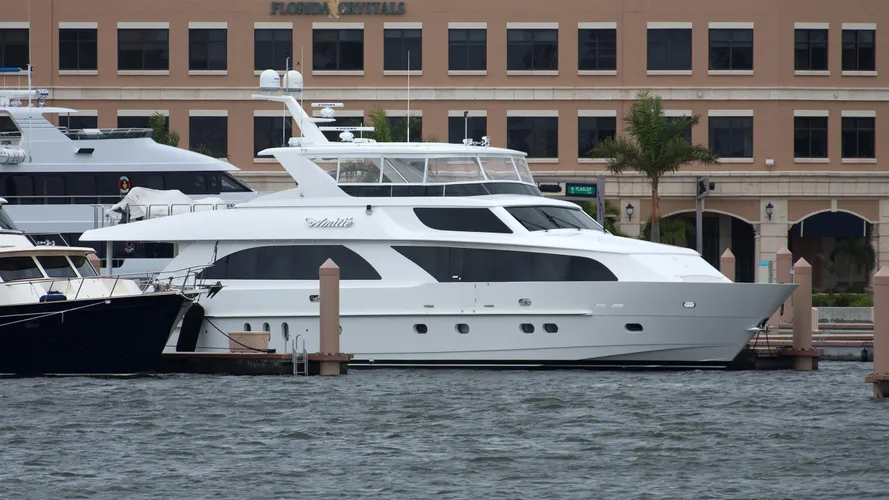 cynderella catera motoryacht hargrave 101 2010 30m profile