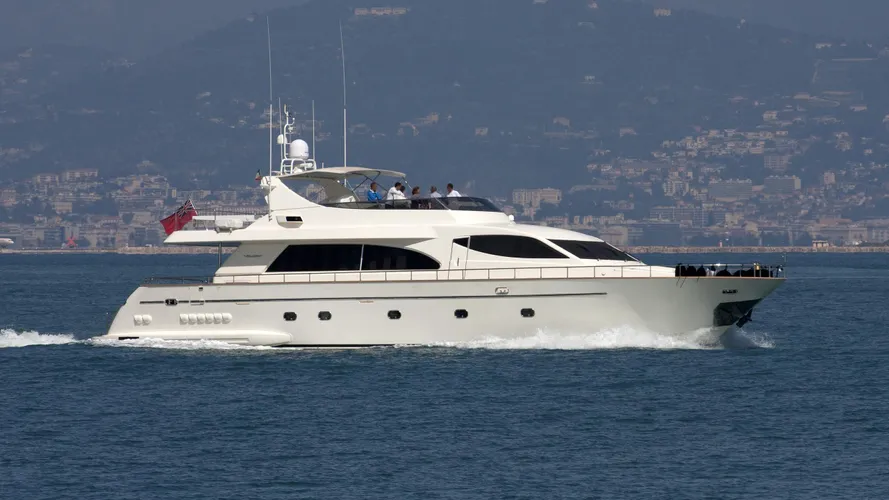 lalouise-yacht-exterior