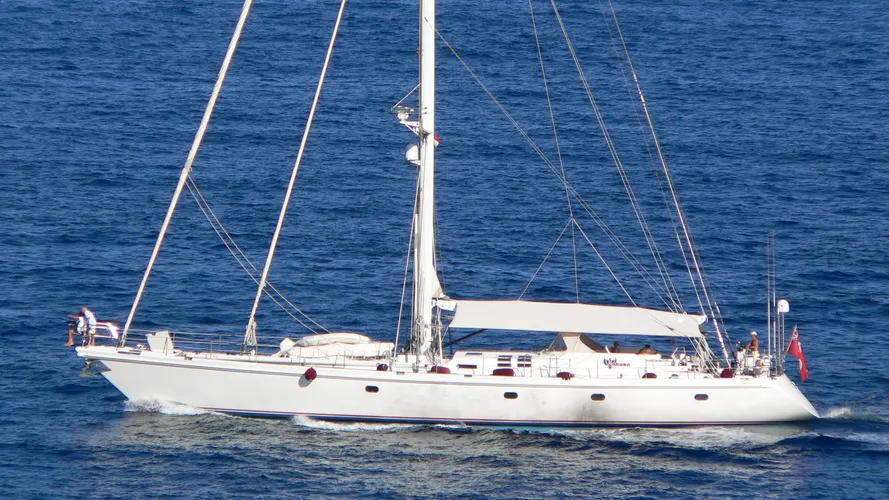 garuda-yacht-exterior