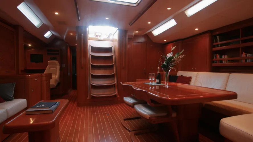 alpina-yacht-saloon
