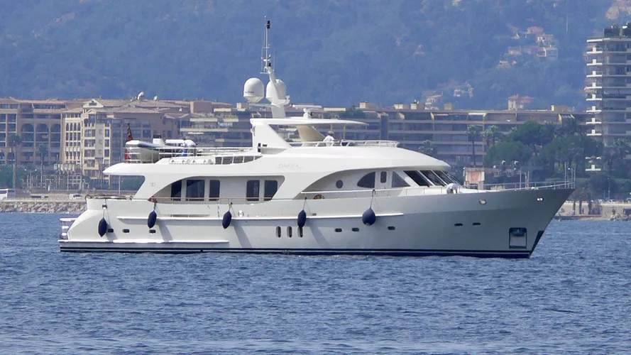 maximus-yacht-exterior