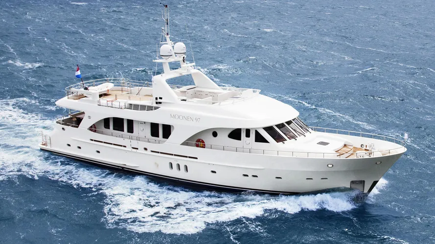 sofia-ii-yacht-cruising