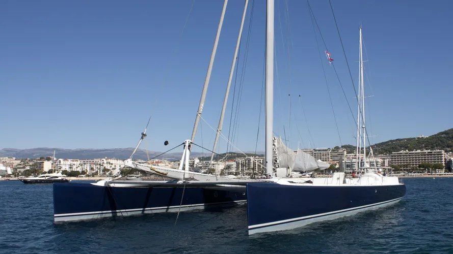 swift-yacht-exterior
