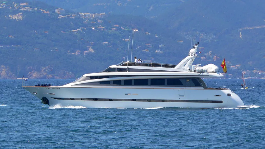 petardo-c-yacht-exterior