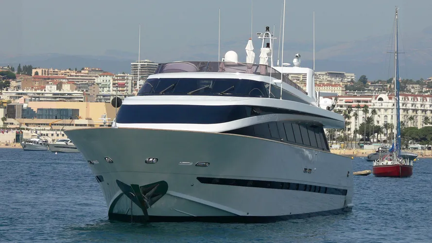 chamade motoryacht mondomarine 30m 1995 bow