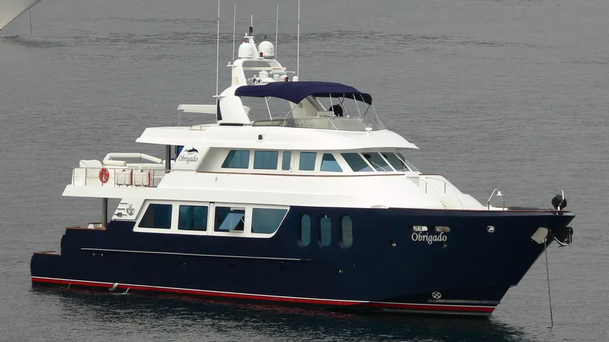 miss shuga obrigado motoryacht mcp yachts 30m 2006 half profile