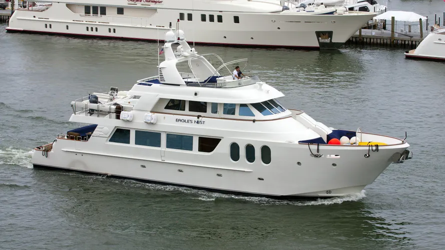 berada-eagles-nest-yacht-mcp-30m-2007-half-profile