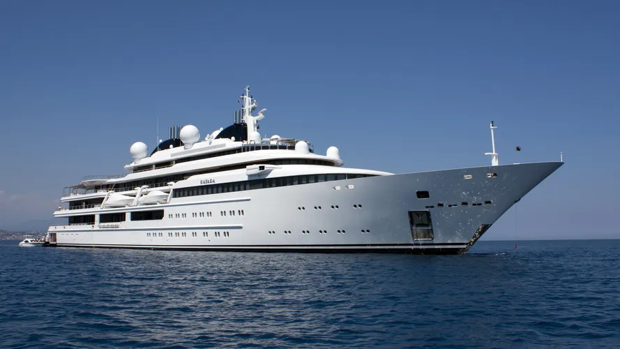 katara-yacht-exterior