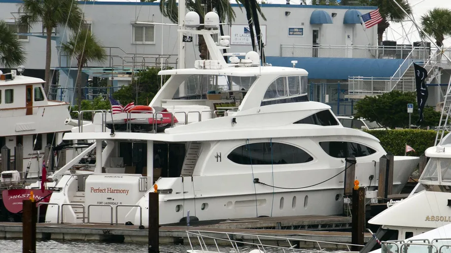 perfect-harmony-yacht-exterior