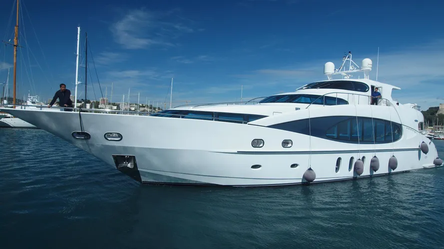 Sea-Breeze-yacht-profile