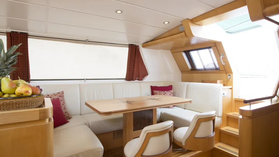 charisma-nova-yacht