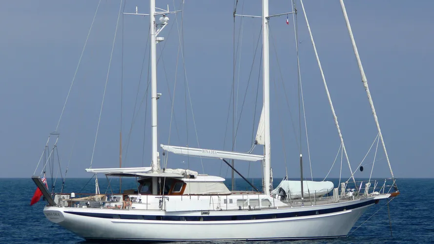 bona-dea-yacht-exterior