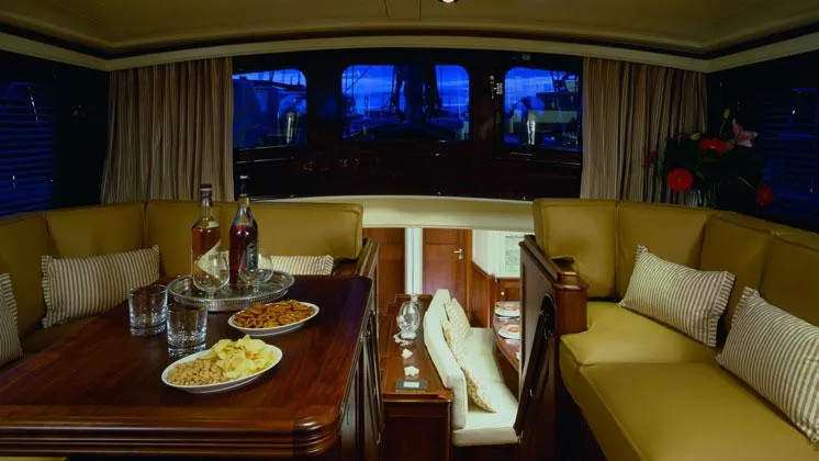 atao-yacht-saloon