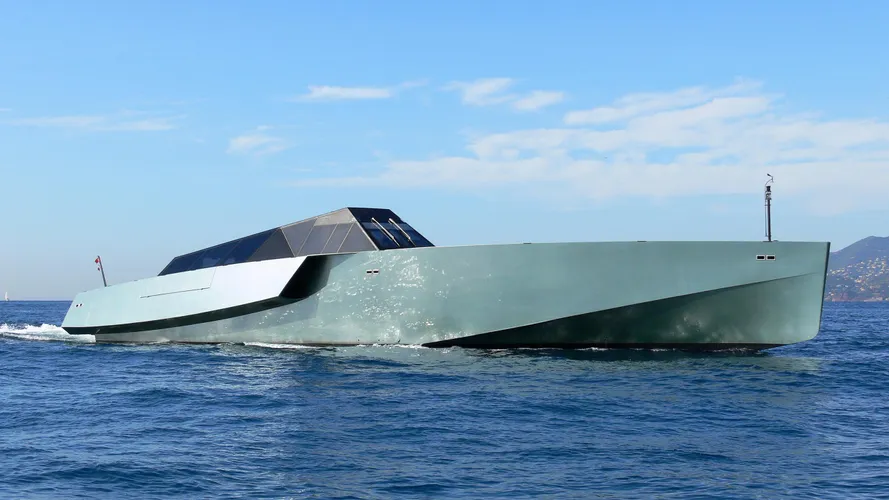 galeocerdo-yacht-exterior