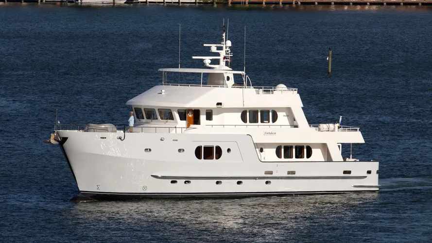 fortaleza-yacht-exterior