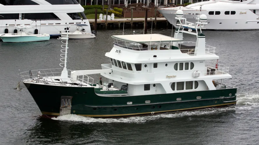 impetus-yacht-exterior