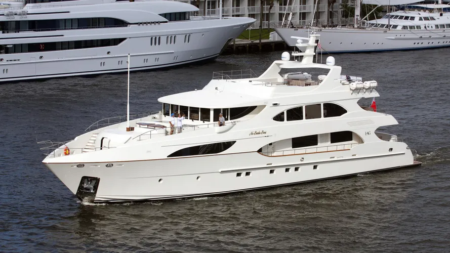 no-bada-bees-yacht-exterior