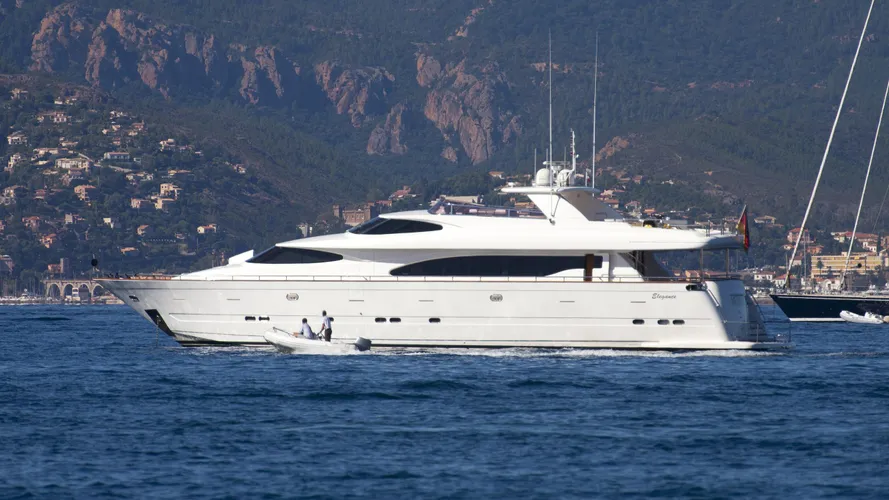 meantime-2-yacht-exterior