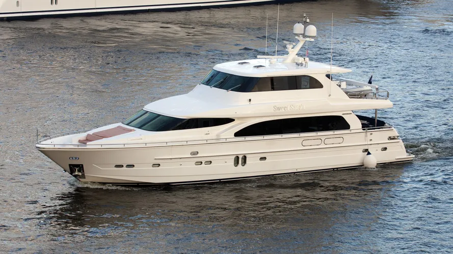 sweet-sarah-yacht-exterior