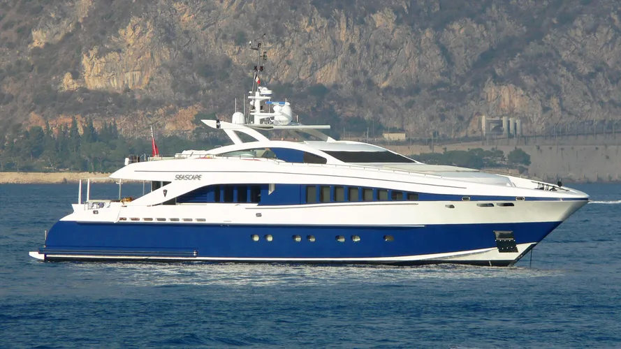 li-lien-yacht-exterior