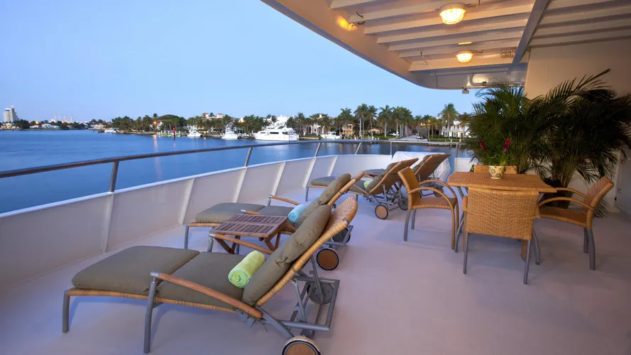 copasetic-yahct-aft-sun-loungers