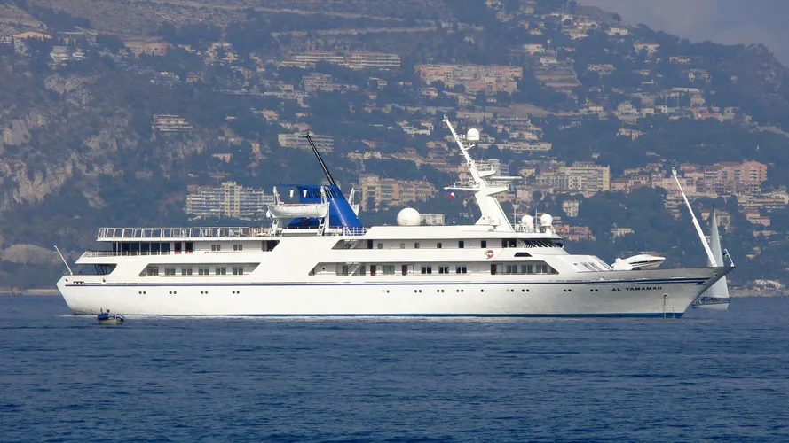 basrah-breeze-yacht-exterior
