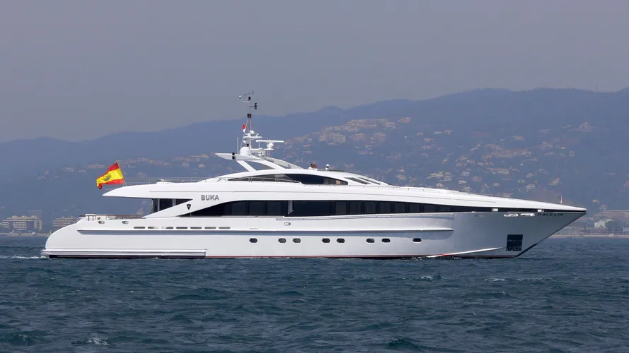 buka-u-yacht-exterior