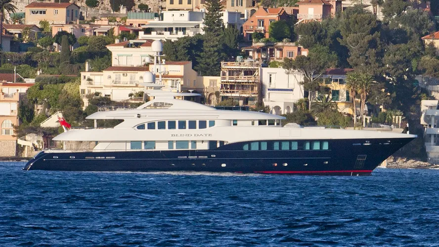 blind-date-yacht-exterior