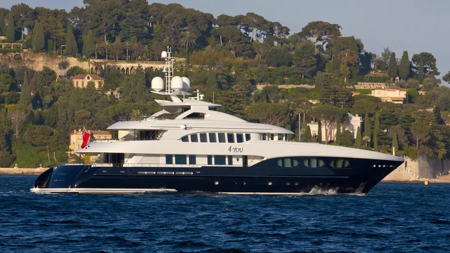 4-you-yacht-exterior