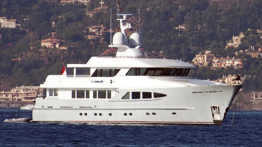 unexpected alumercia motoryacht heesen yachts 38m 2000 half profile before refit