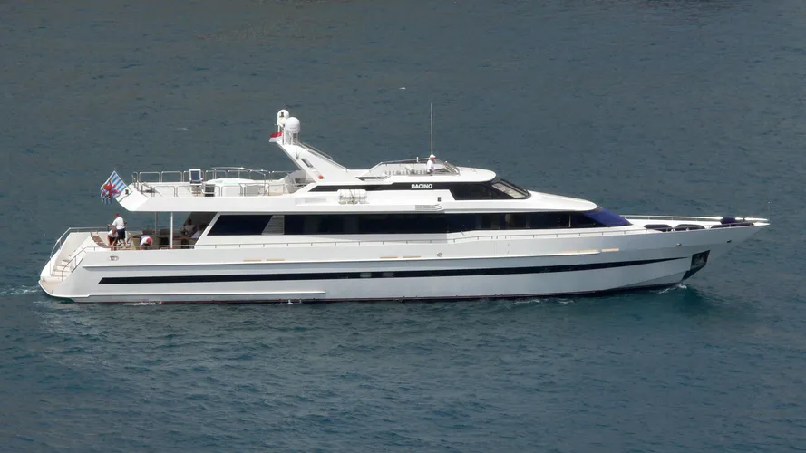 lady-j-yacht-exterior
