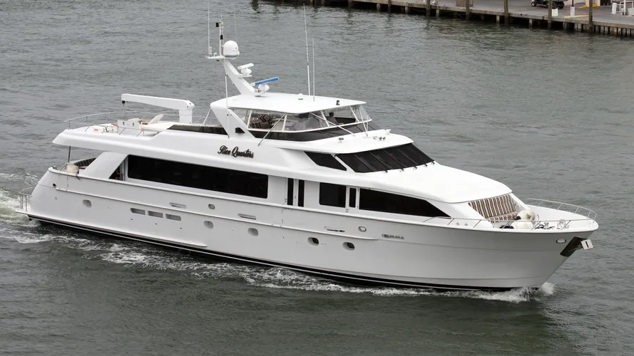 rice-quarters-yacht-exterior