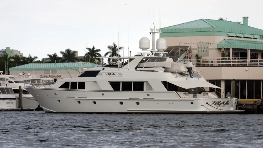 topps kelly ann motoryacht hatteras 32m 1994 half stern