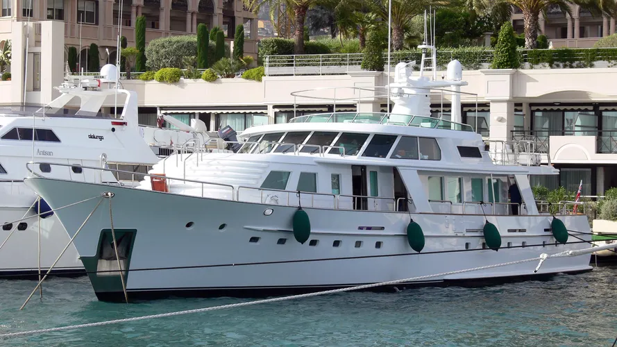lady-libra-yacht-exterior