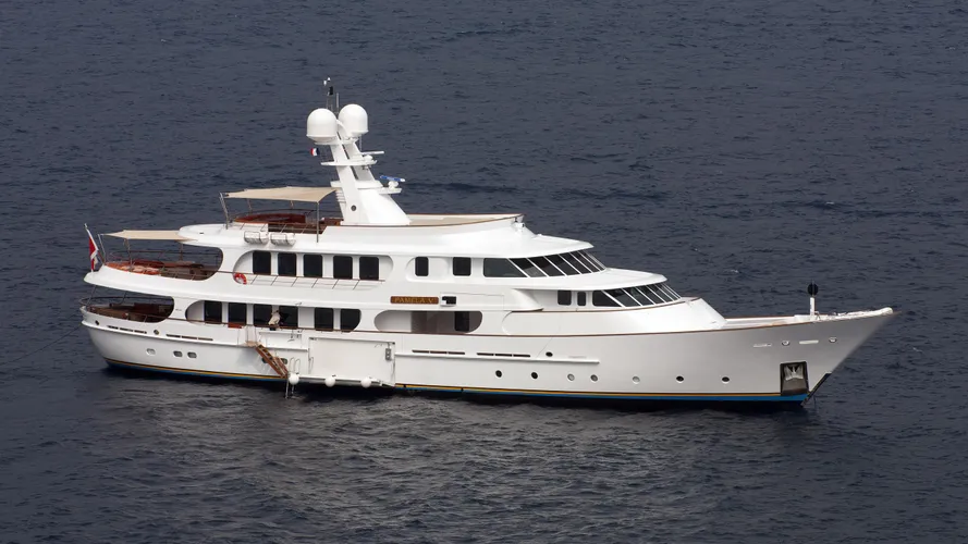 pamela-v-yacht-exterior