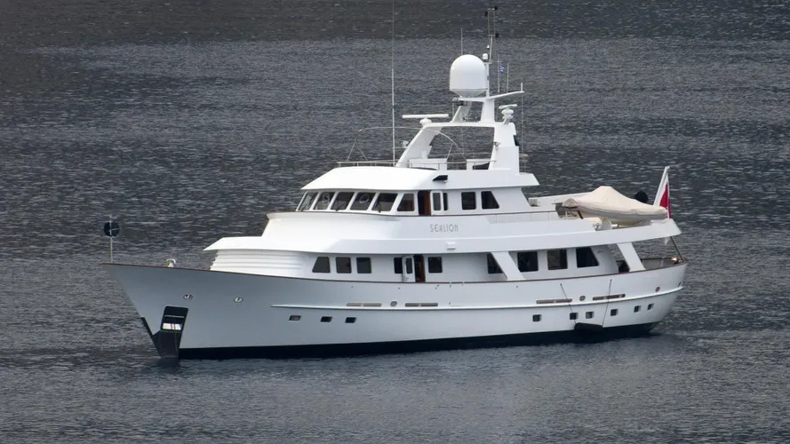 sealion-yacht-exterior