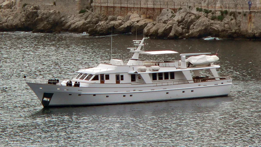 aquarius-w-yacht-exterior