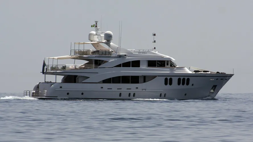 sea-shell-yacht-exterior