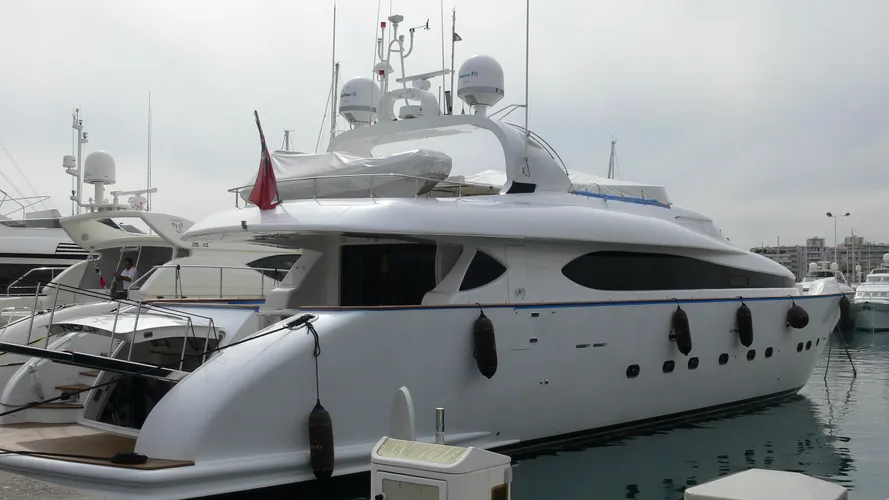 nouf-yacht-exterior