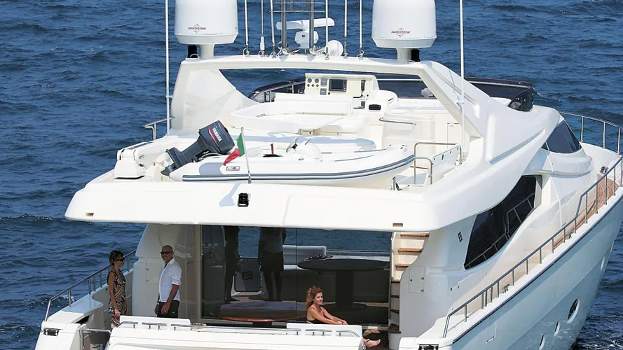 la-scala-yacht-stern