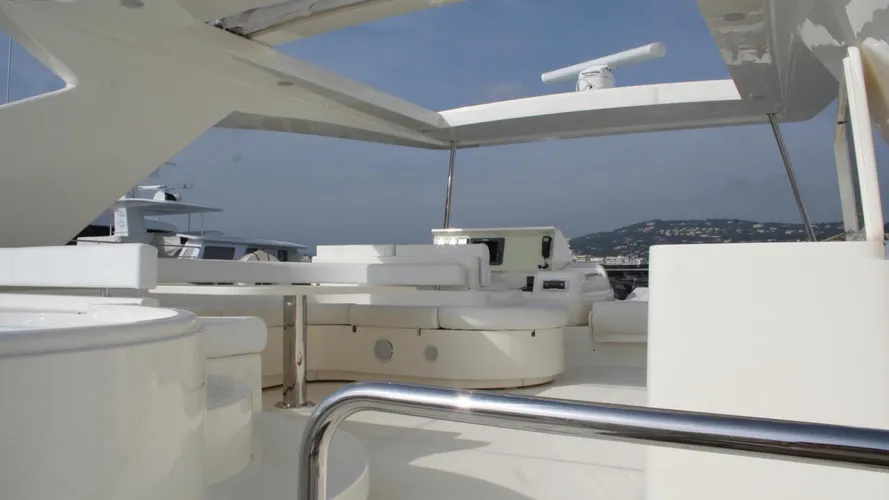 grace-yacht-fly-deck