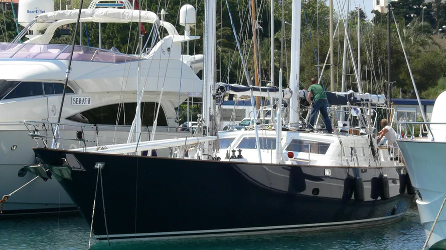 taeoo-yacht-exterior