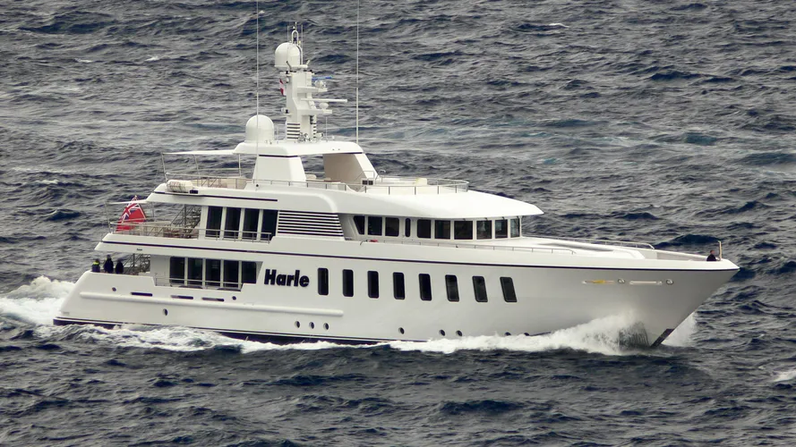 harle-yacht-exterior