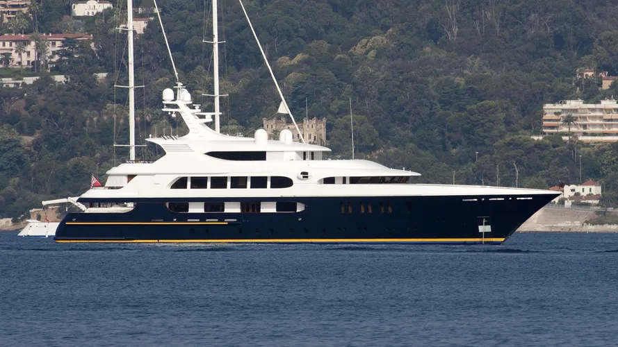 tanusha-yacht-exterior
